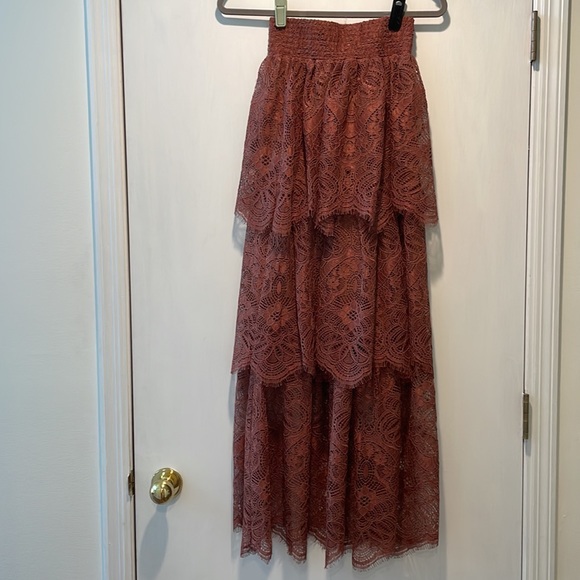 Tiered lace maxi skirt - Picture 4 of 4